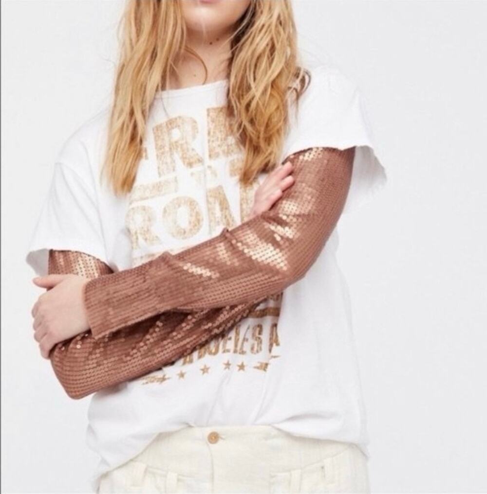 NWOT / Free People "Free To Roam" Sequin Backstage Tee / sz XS